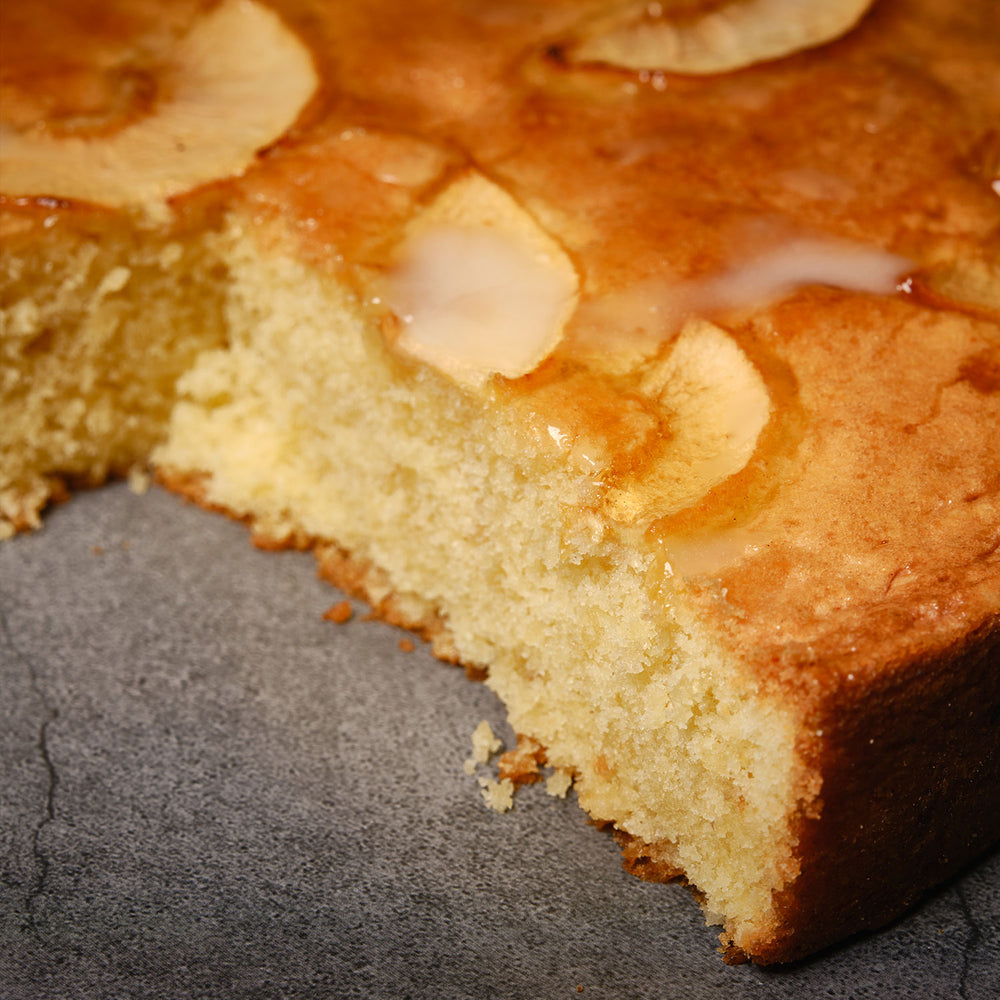 
                      
                        BIZCOCHO DE MANZANA Y ALMENDRA
                      
                    